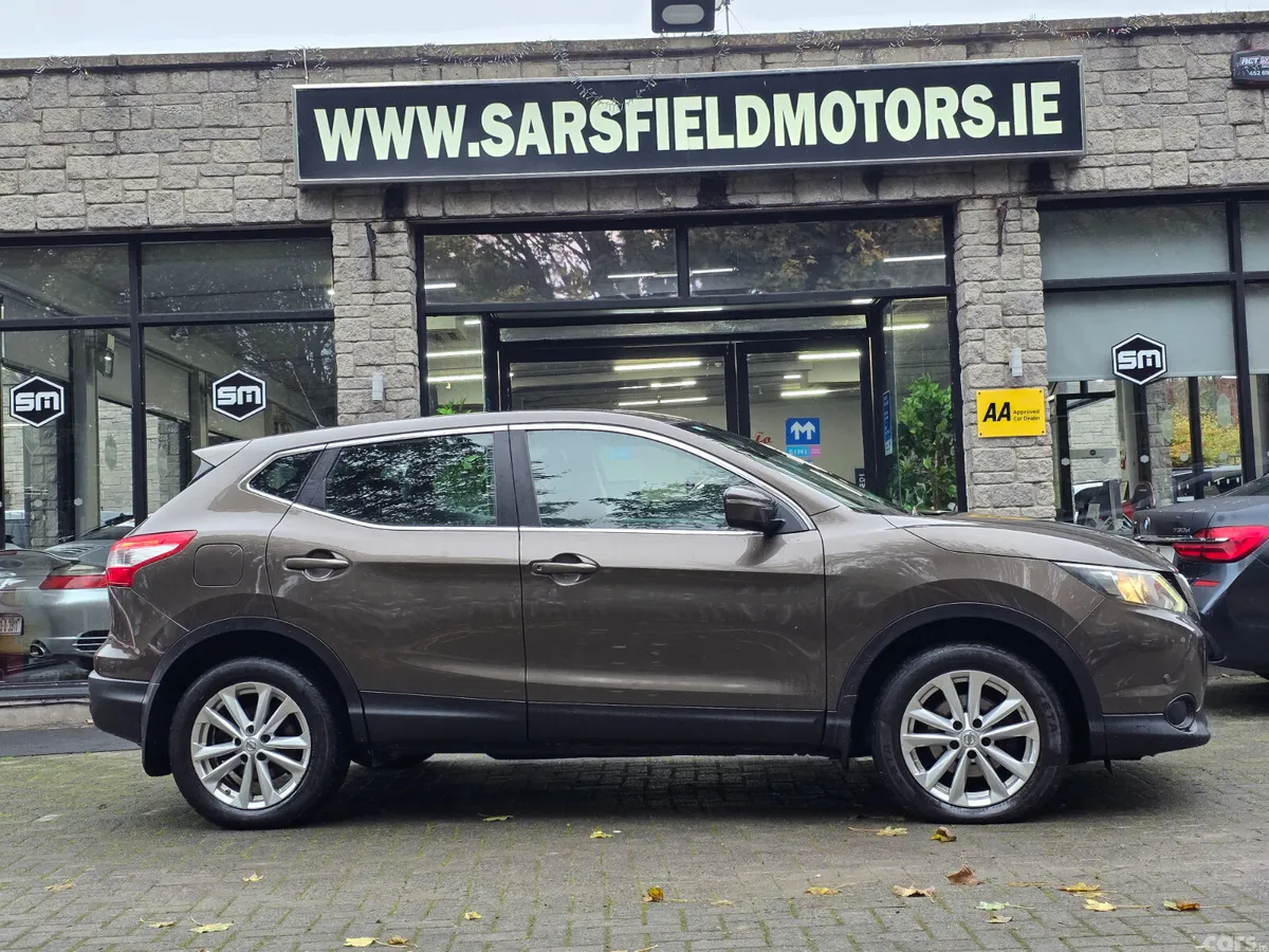 Nissan Qashqai Hatchback, Petrol, 2015, Brown