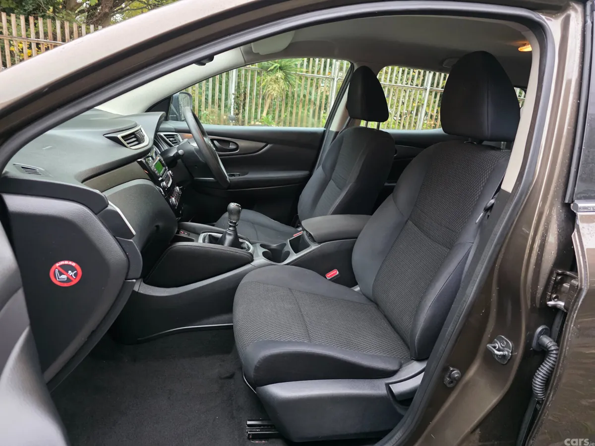 Nissan Qashqai Hatchback, Petrol, 2015, Brown
