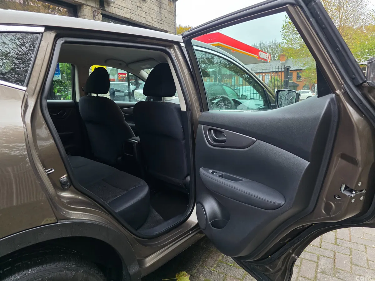 Nissan Qashqai Hatchback, Petrol, 2015, Brown
