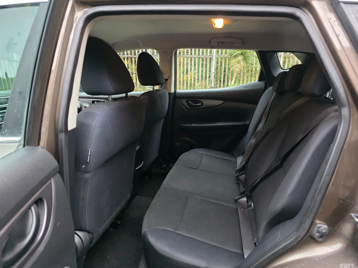 Nissan Qashqai Hatchback, Petrol, 2015, Brown