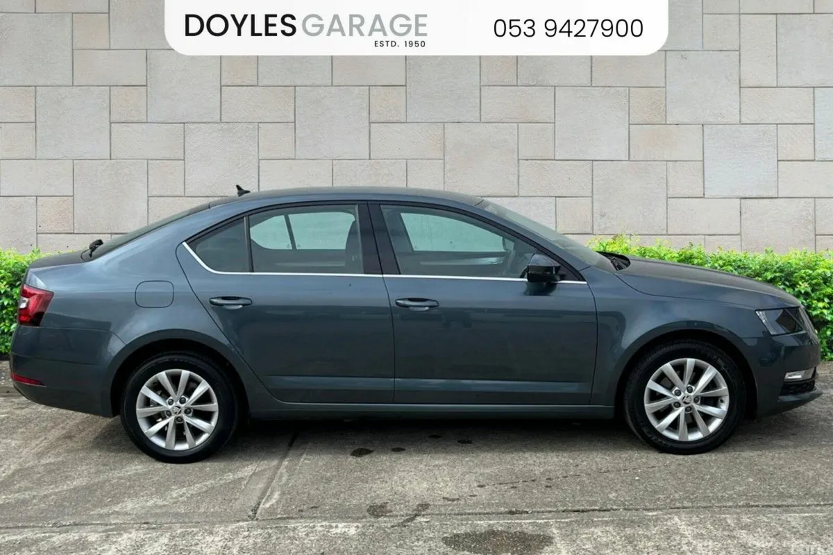 Skoda Octavia Saloon, Petrol, 2021, Grey