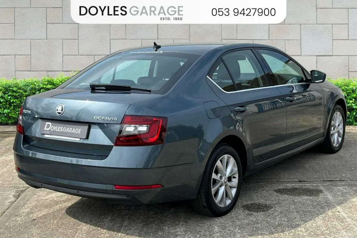 Skoda Octavia Saloon, Petrol, 2021, Grey