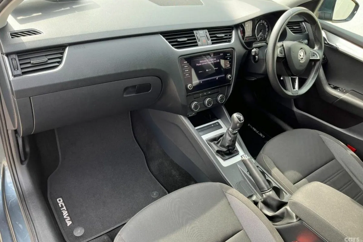Skoda Octavia Saloon, Petrol, 2021, Grey