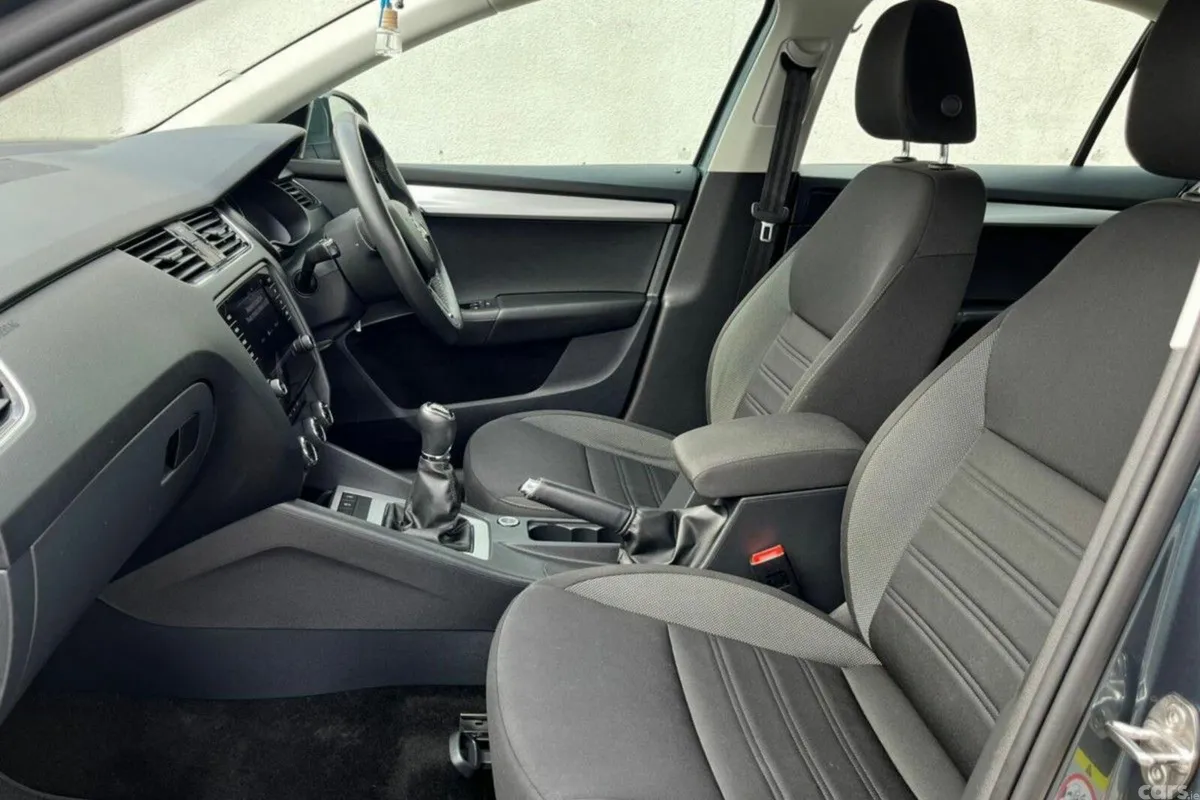 Skoda Octavia Saloon, Petrol, 2021, Grey