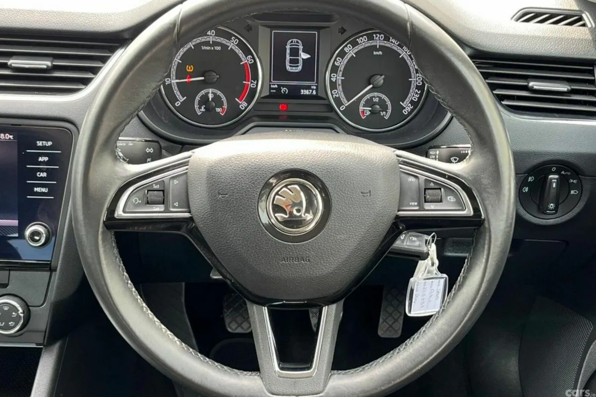 Skoda Octavia Saloon, Petrol, 2021, Grey