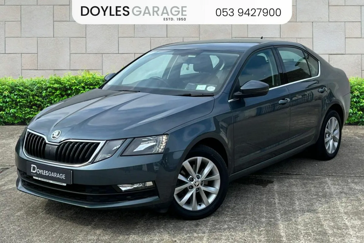 Skoda Octavia Saloon, Petrol, 2021, Grey