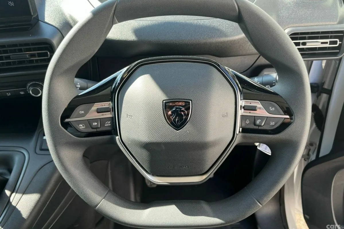 Peugeot Partner MPV, Diesel, 2025, White