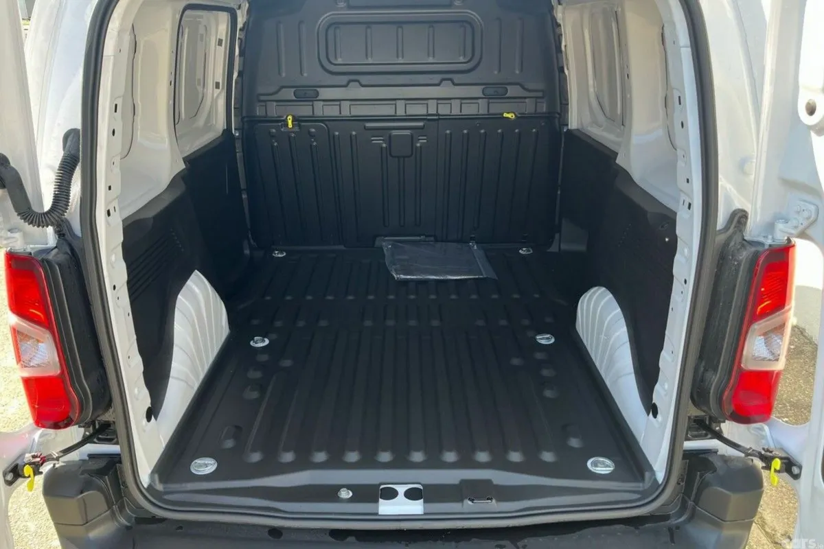 Peugeot Partner MPV, Diesel, 2025, White