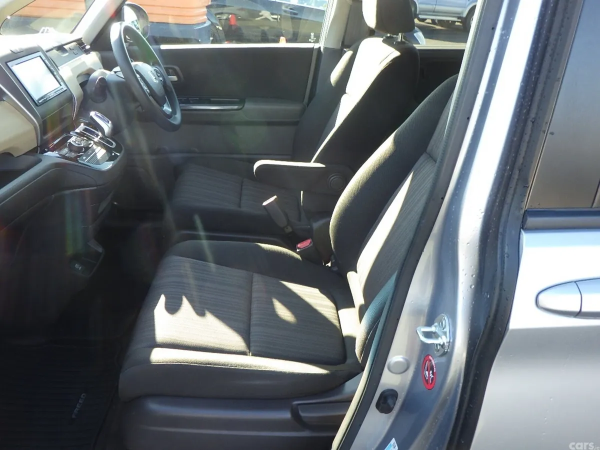 Honda Freed MPV, Petrol Hybrid, 2017, Silver
