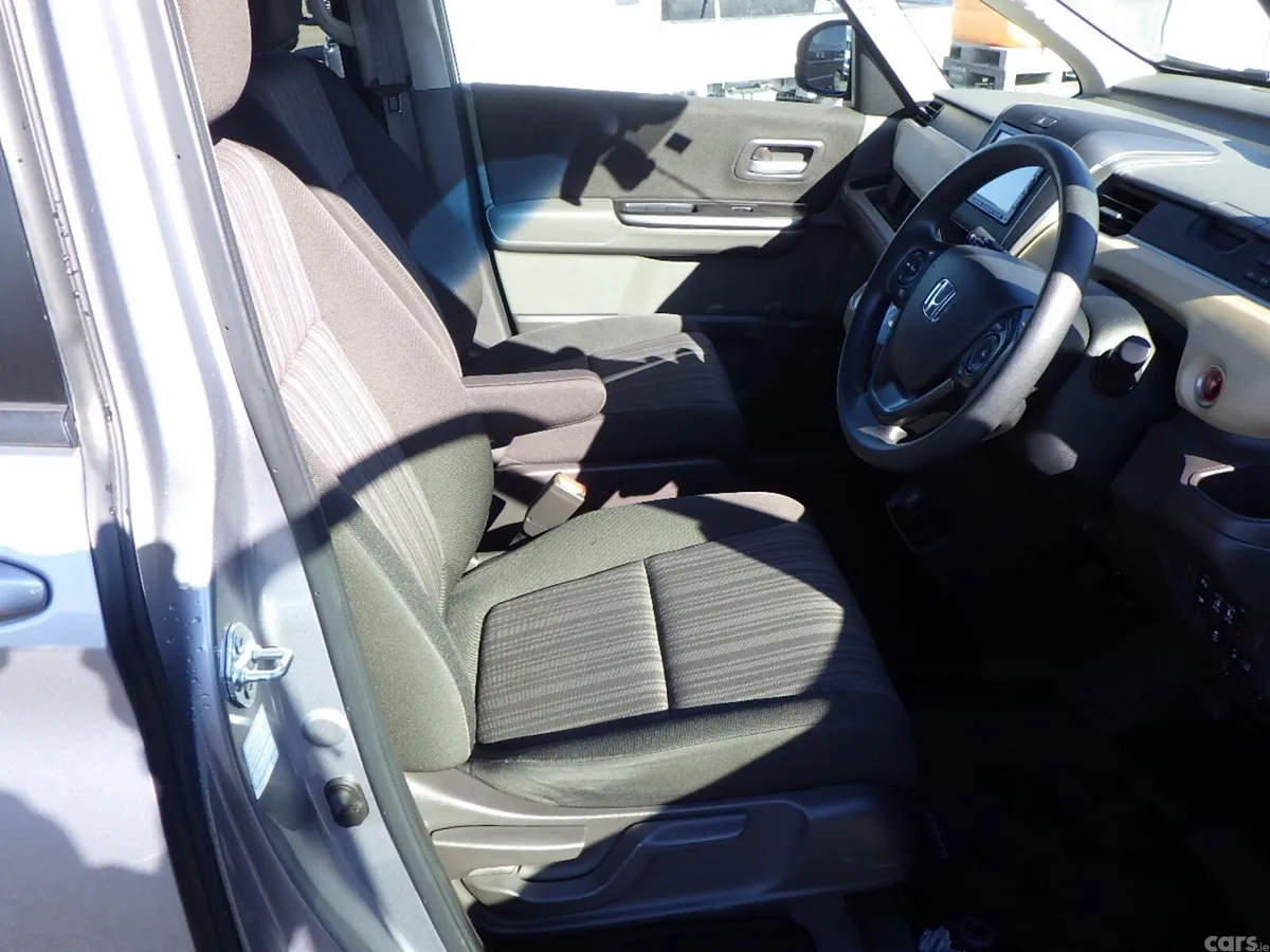 Honda Freed MPV, Petrol Hybrid, 2017, Silver