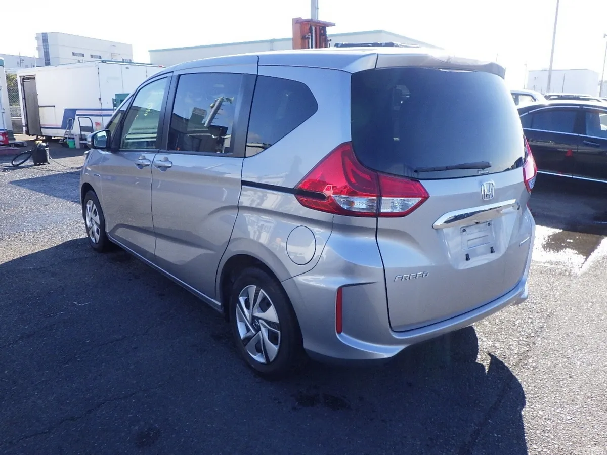 Honda Freed MPV, Petrol Hybrid, 2017, Silver