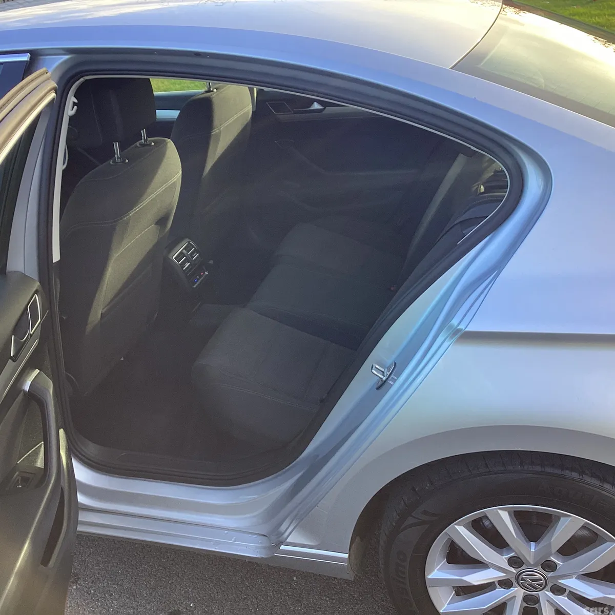 Volkswagen Passat Saloon, Diesel, 2015, Silver