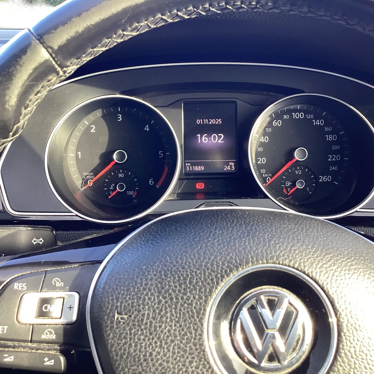 Volkswagen Passat Saloon, Diesel, 2015, Silver