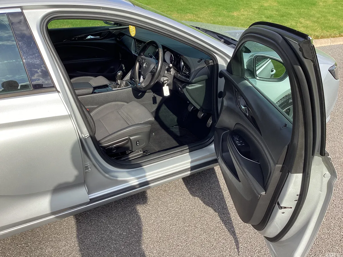 Opel Insignia Hatchback, Diesel, 2021, Grey