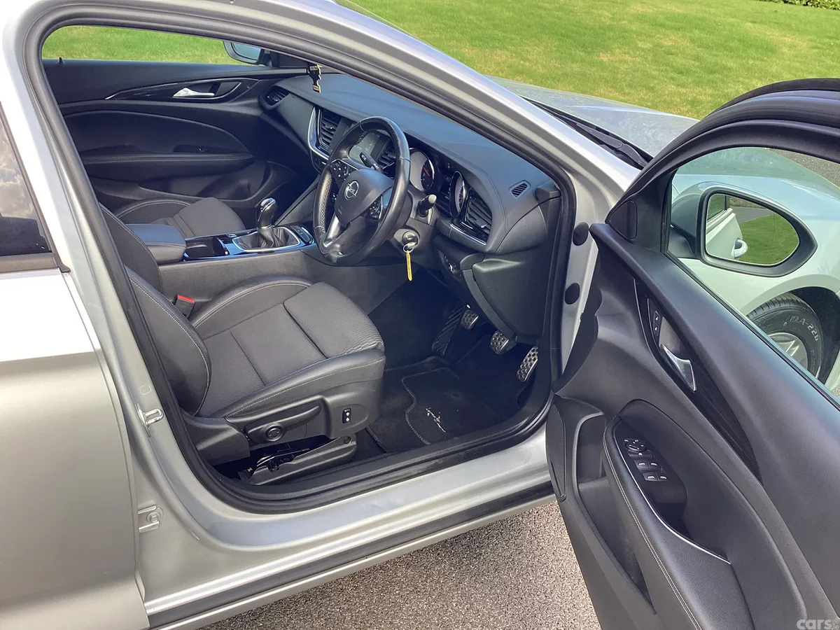 Opel Insignia Hatchback, Diesel, 2021, Grey