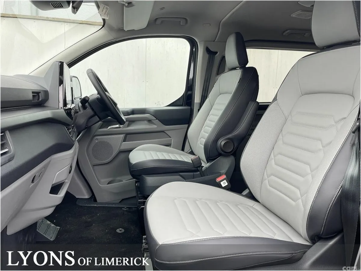 Ford Tourneo MPV, Petrol Plug-in Hybrid, 2026, Black