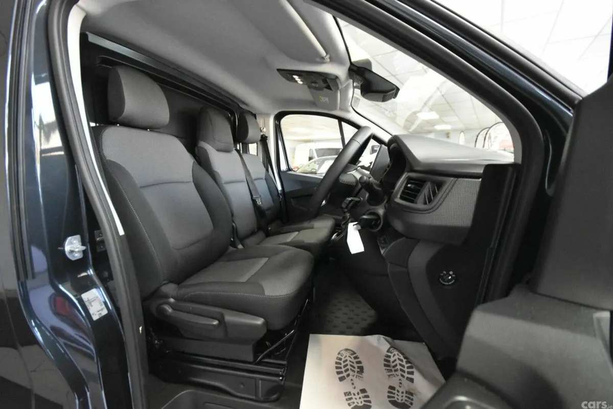 Nissan Primastar MPV, Diesel, 2026, Grey