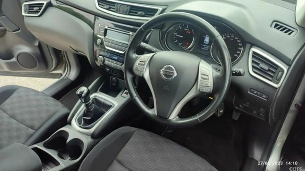 Nissan Qashqai SUV, Diesel, 2015, Silver