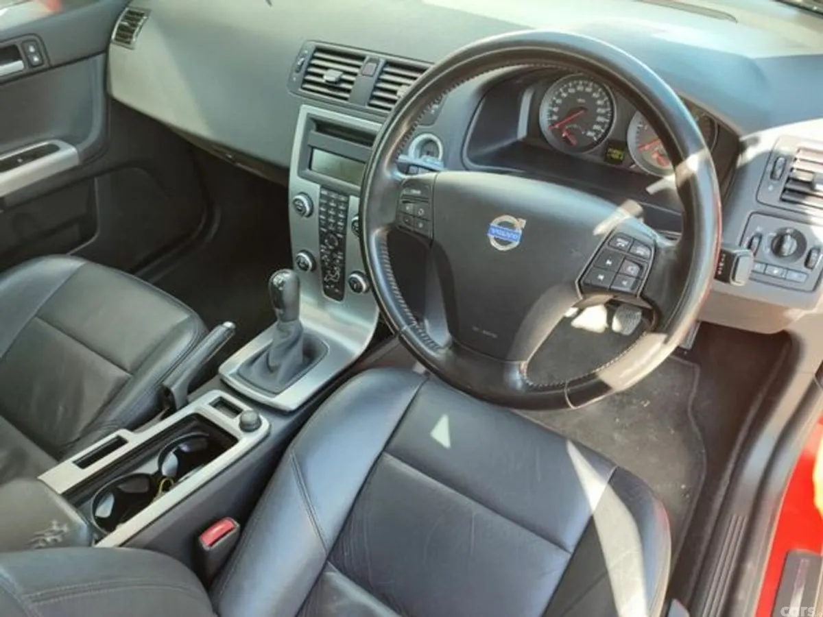 Volvo S40 Saloon, Diesel, 2009, Red