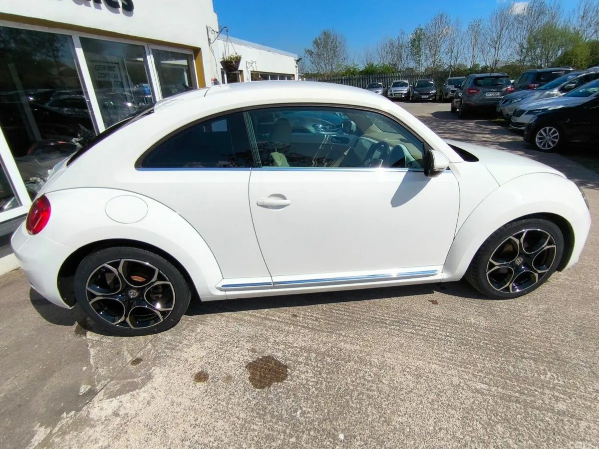 Volkswagen Beetle Hatchback, Petrol, 2013, White