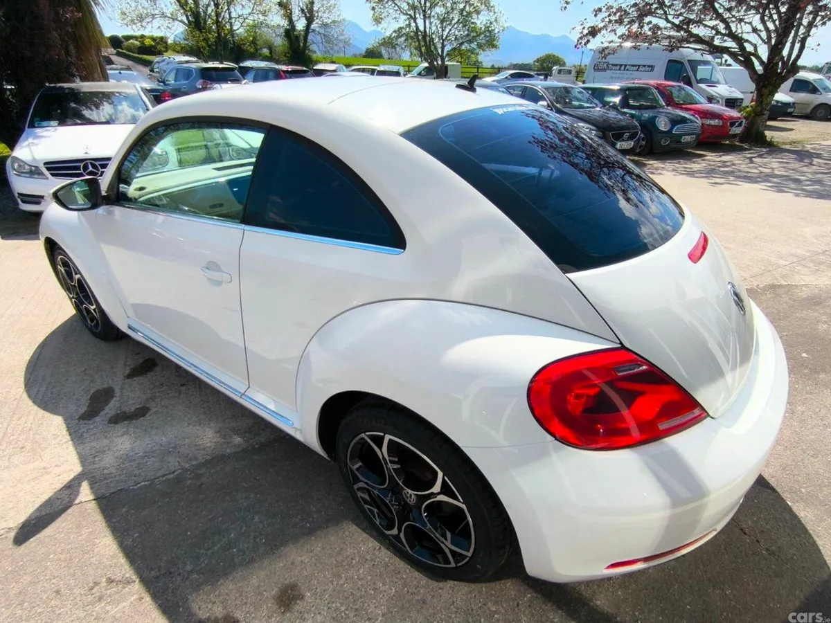 Volkswagen Beetle Hatchback, Petrol, 2013, White