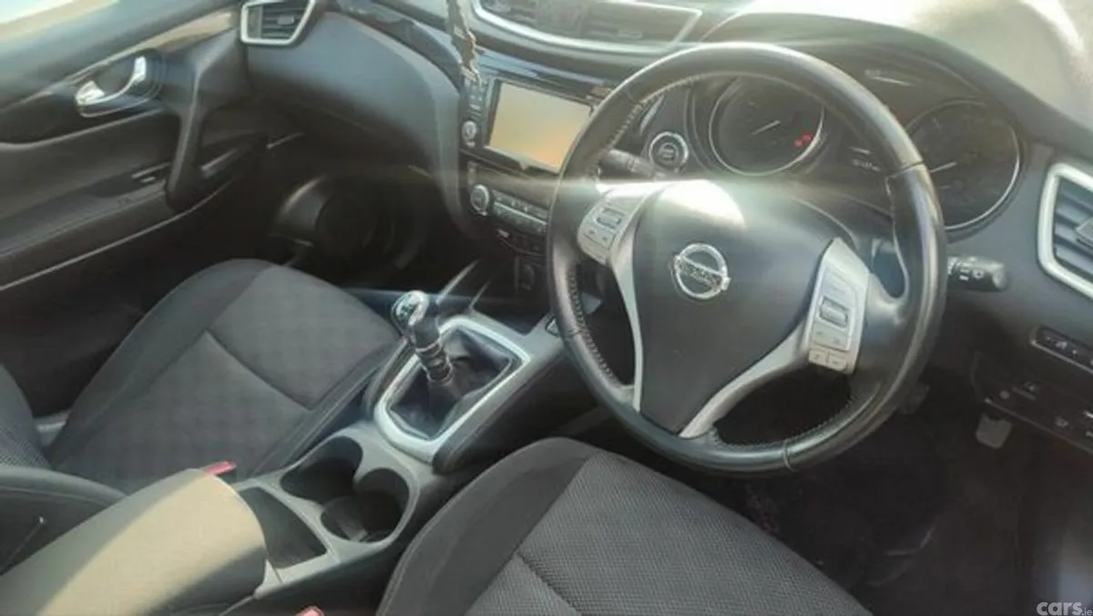 Nissan Qashqai SUV, Diesel, 2016, Silver