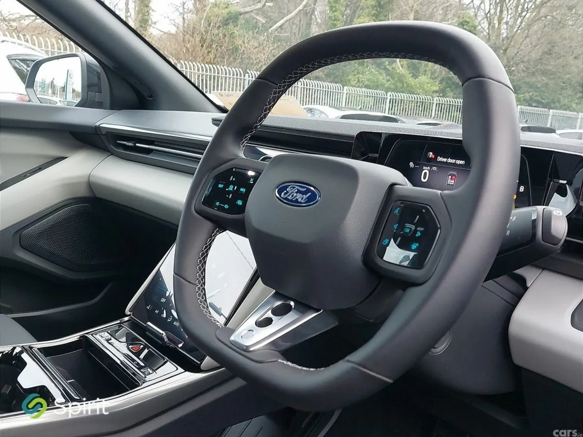 Ford Capri MPV, Electric, 2026, Grey