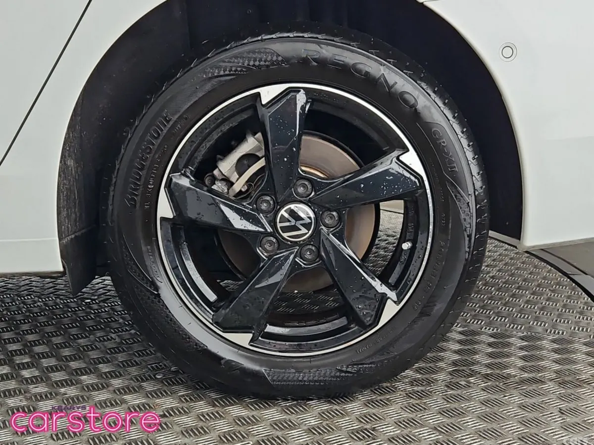 Volkswagen Golf Estate, Petrol, 2022, White