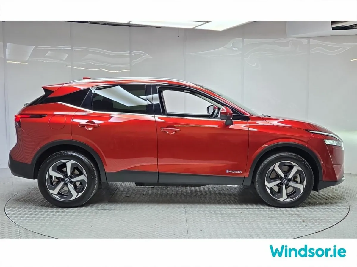 Nissan Qashqai MPV, Petrol Hybrid, 2024, Red