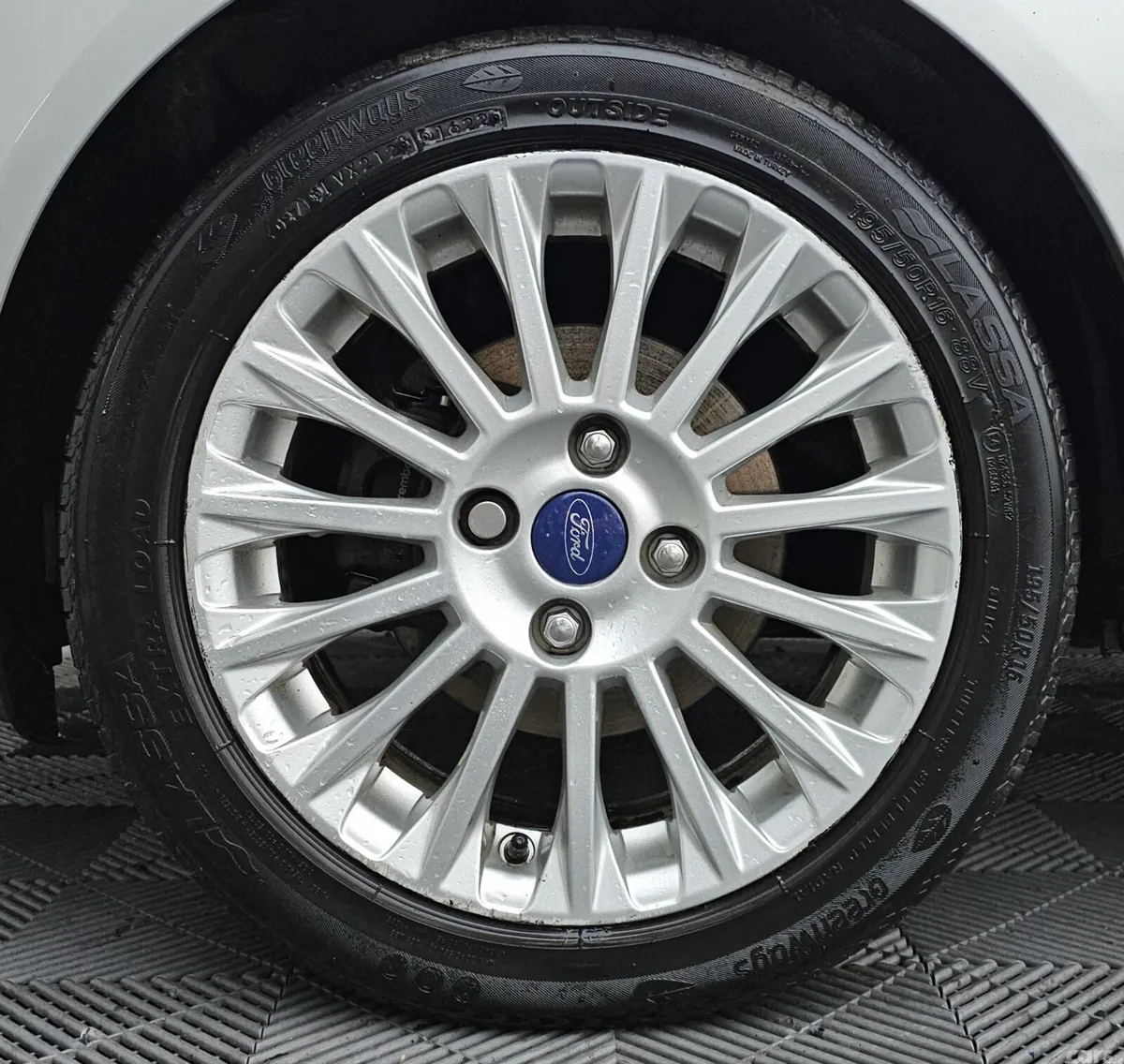 Ford Fiesta Hatchback, Petrol, 2014, Silver