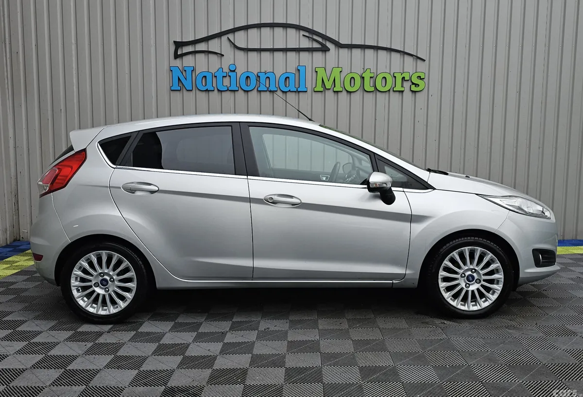 Ford Fiesta Hatchback, Petrol, 2014, Silver