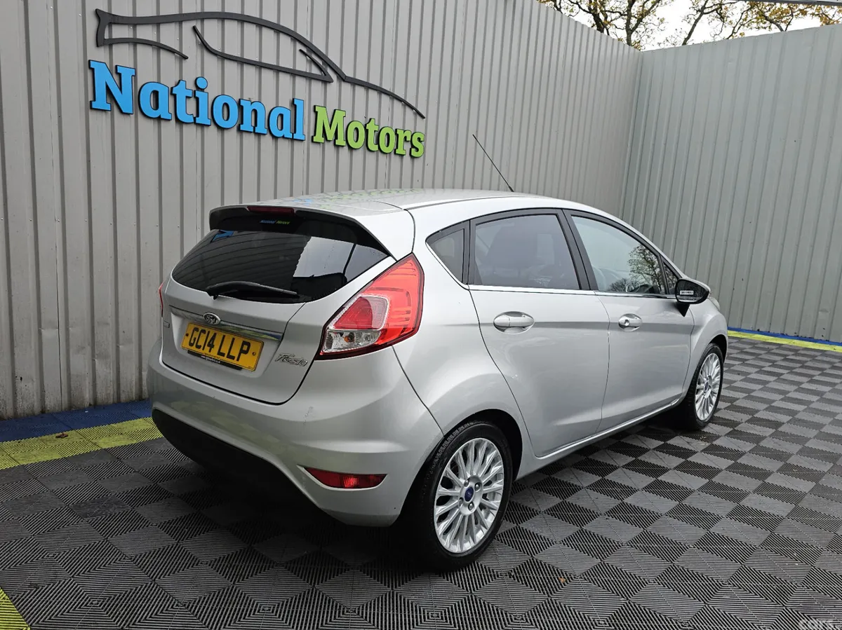 Ford Fiesta Hatchback, Petrol, 2014, Silver