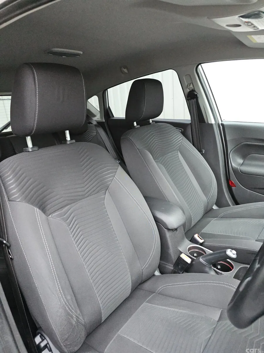 Ford Fiesta Hatchback, Petrol, 2014, Silver