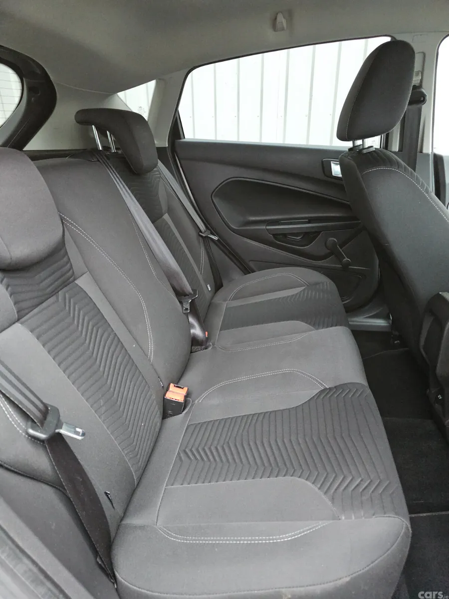Ford Fiesta Hatchback, Petrol, 2014, Silver