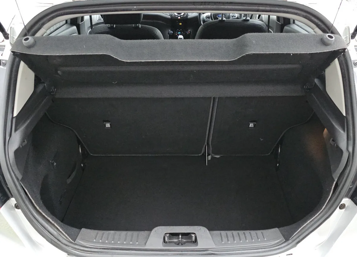 Ford Fiesta Hatchback, Petrol, 2014, Silver