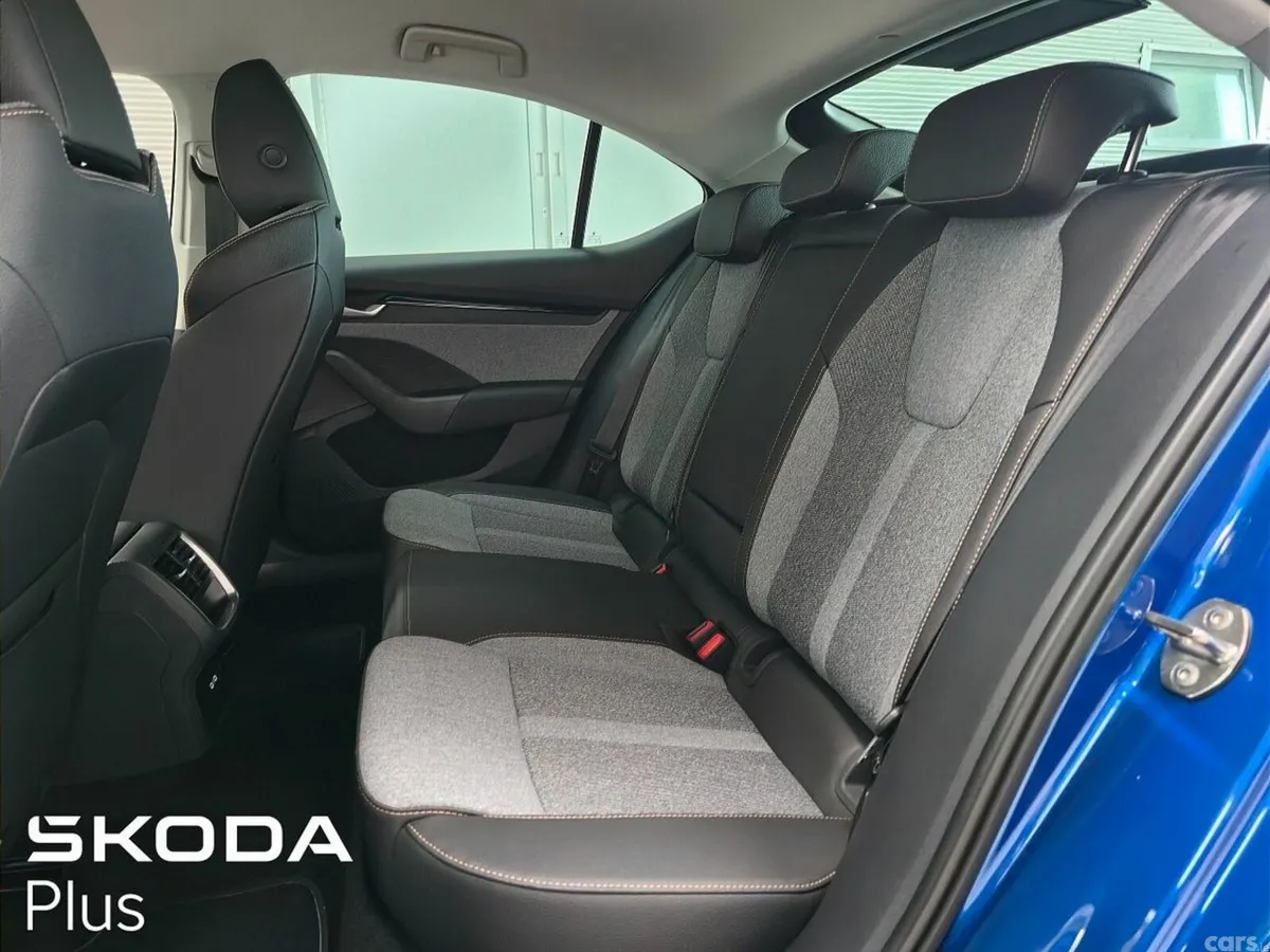 Skoda Octavia Saloon, Diesel, 2027, Blue