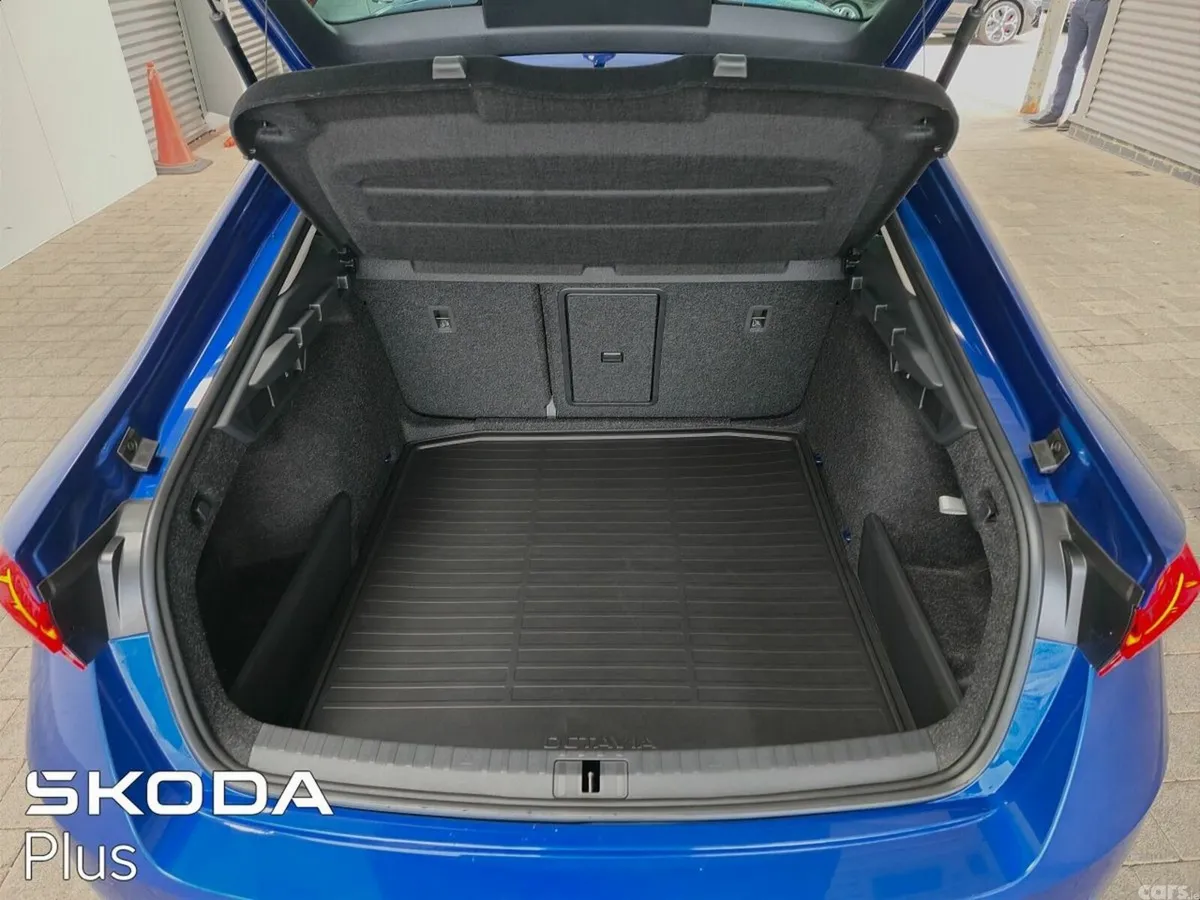 Skoda Octavia Saloon, Diesel, 2027, Blue