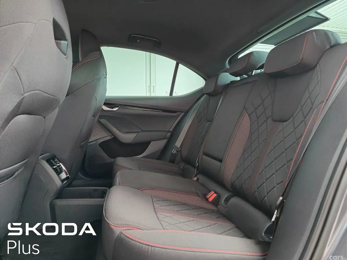 Skoda Octavia Saloon, Petrol, 2027, Grey