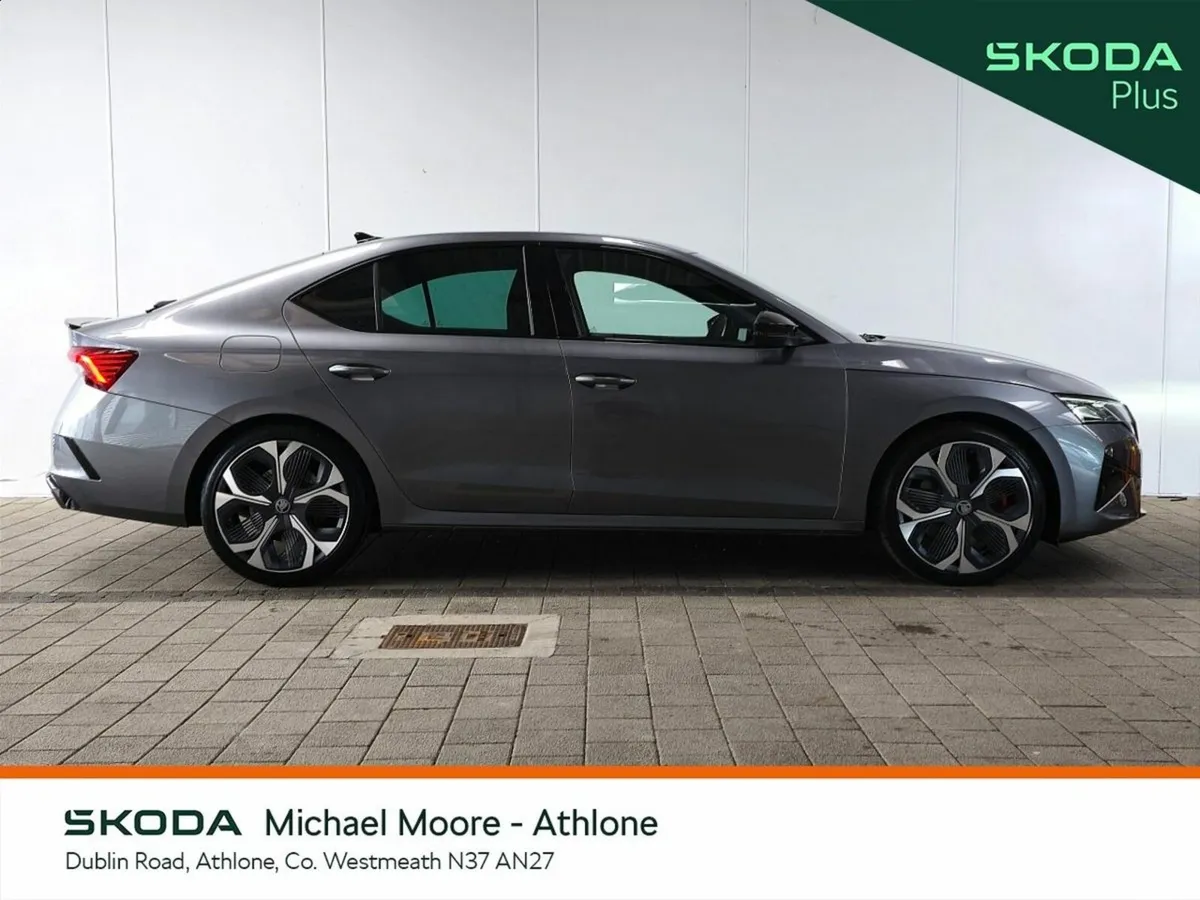 Skoda Octavia Saloon, Petrol, 2027, Grey