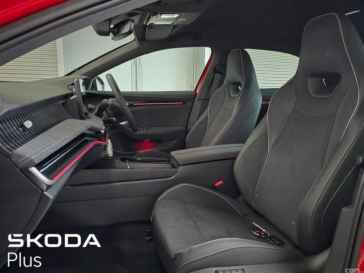 Skoda Superb Saloon, Diesel, 2027, Red