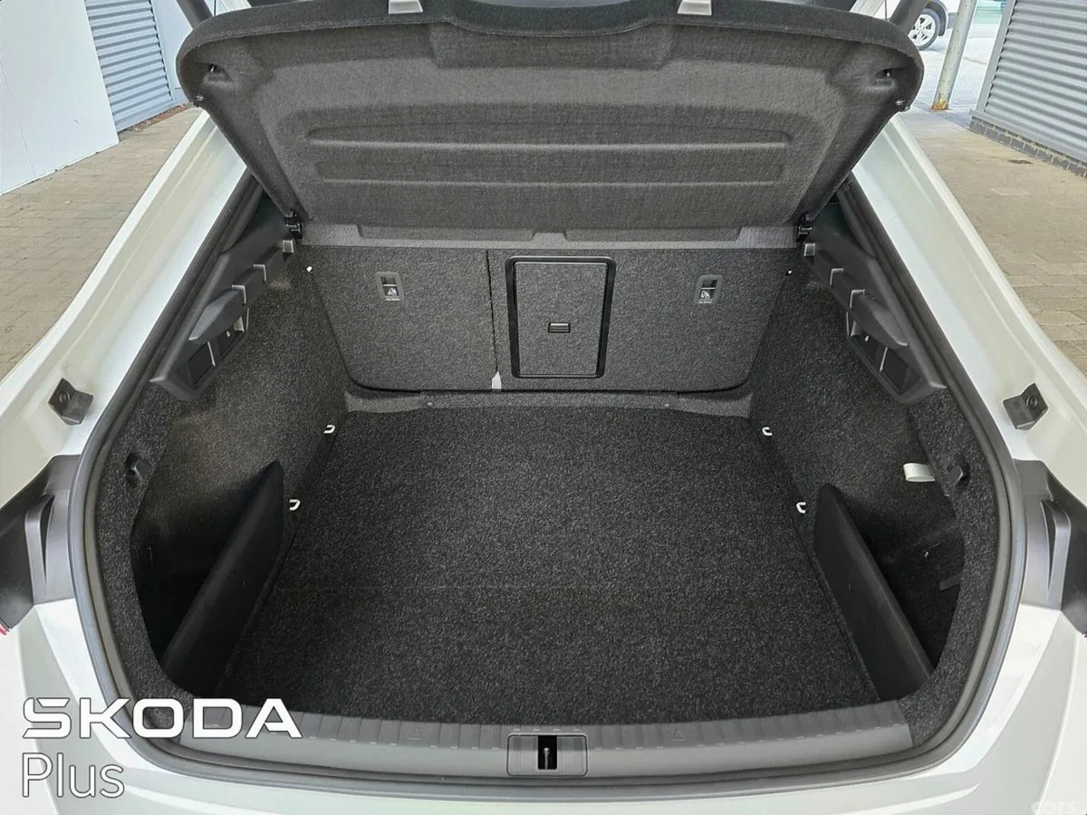 Skoda Octavia Saloon, Diesel, 2027, White