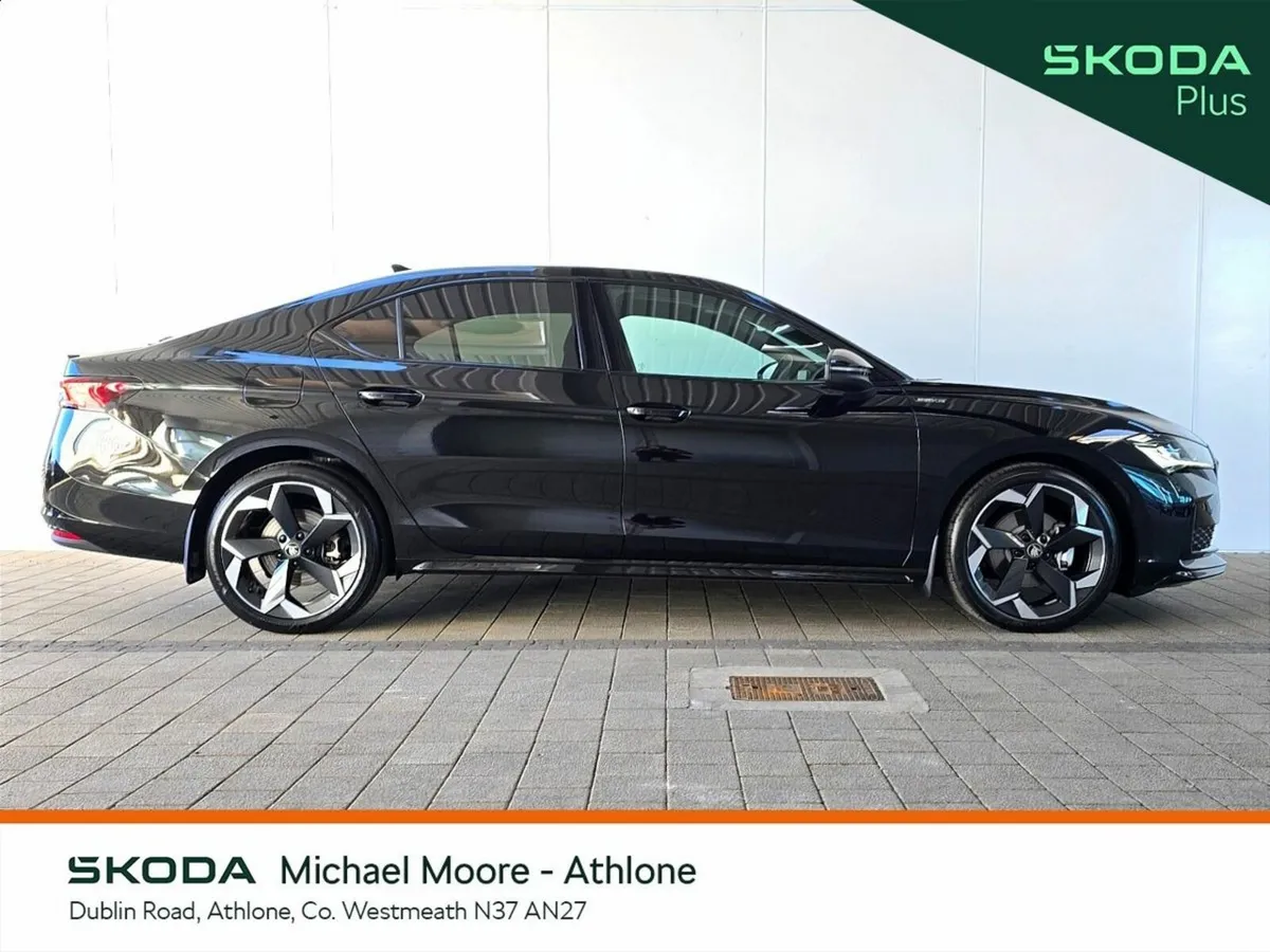 Skoda Superb Saloon, Diesel, 2027, Black