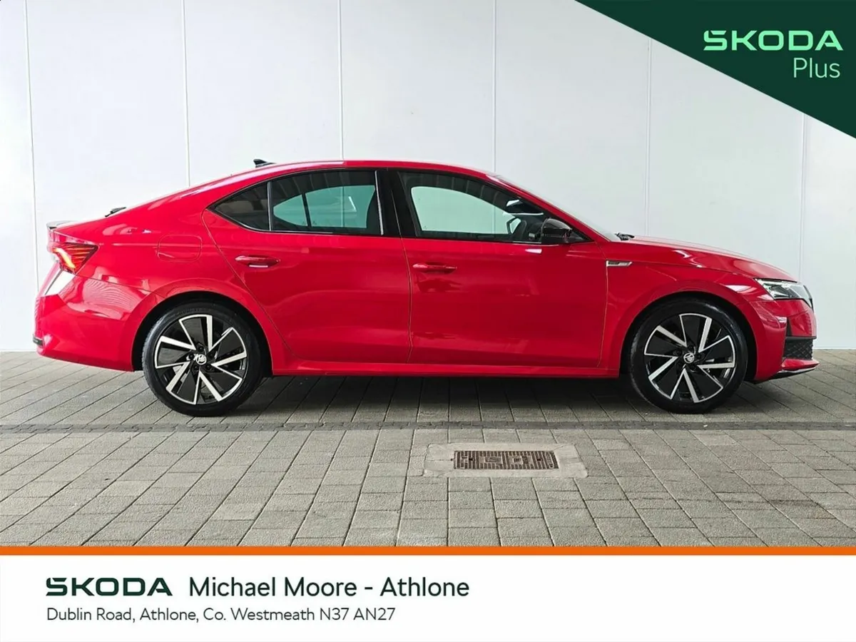 Skoda Octavia Saloon, Diesel, 2027, Red
