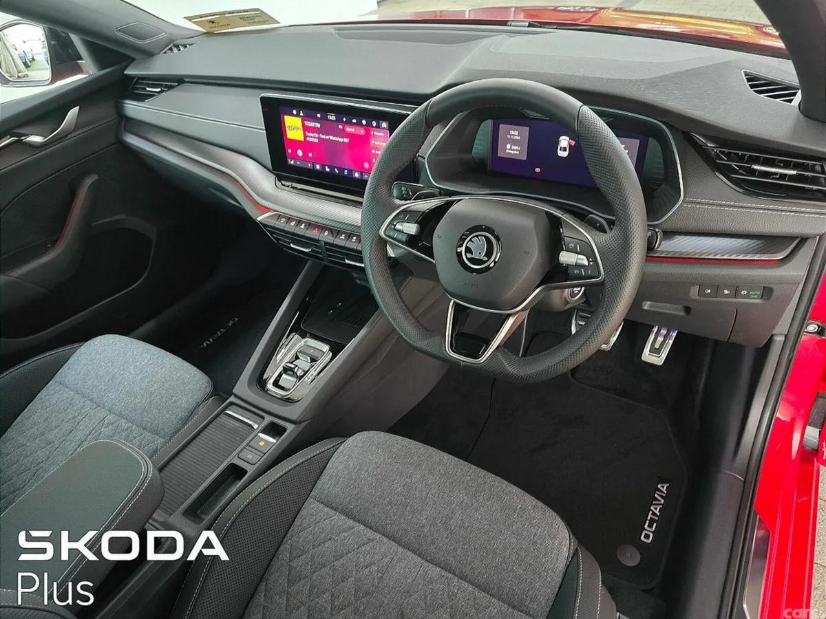 Skoda Octavia Saloon, Diesel, 2027, Red