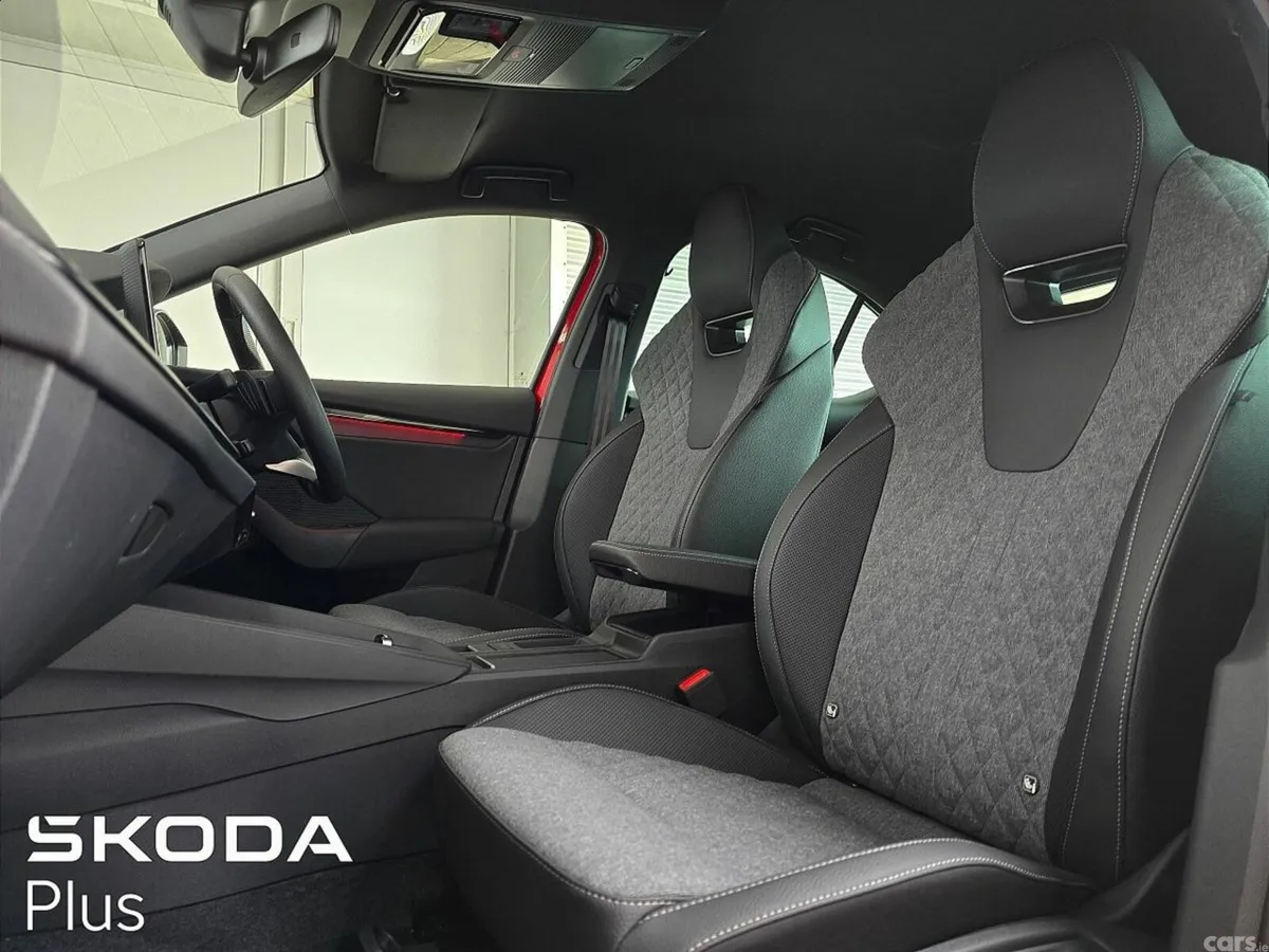 Skoda Octavia Saloon, Diesel, 2027, Red