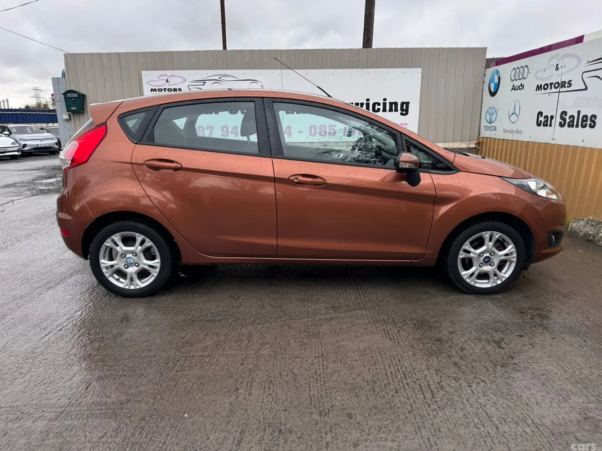 Ford Fiesta Hatchback, Petrol, 2013, Gold