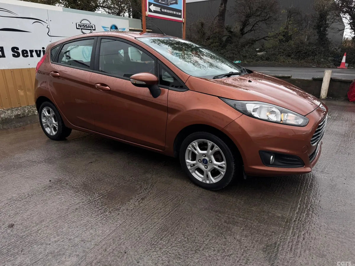 Ford Fiesta Hatchback, Petrol, 2013, Gold