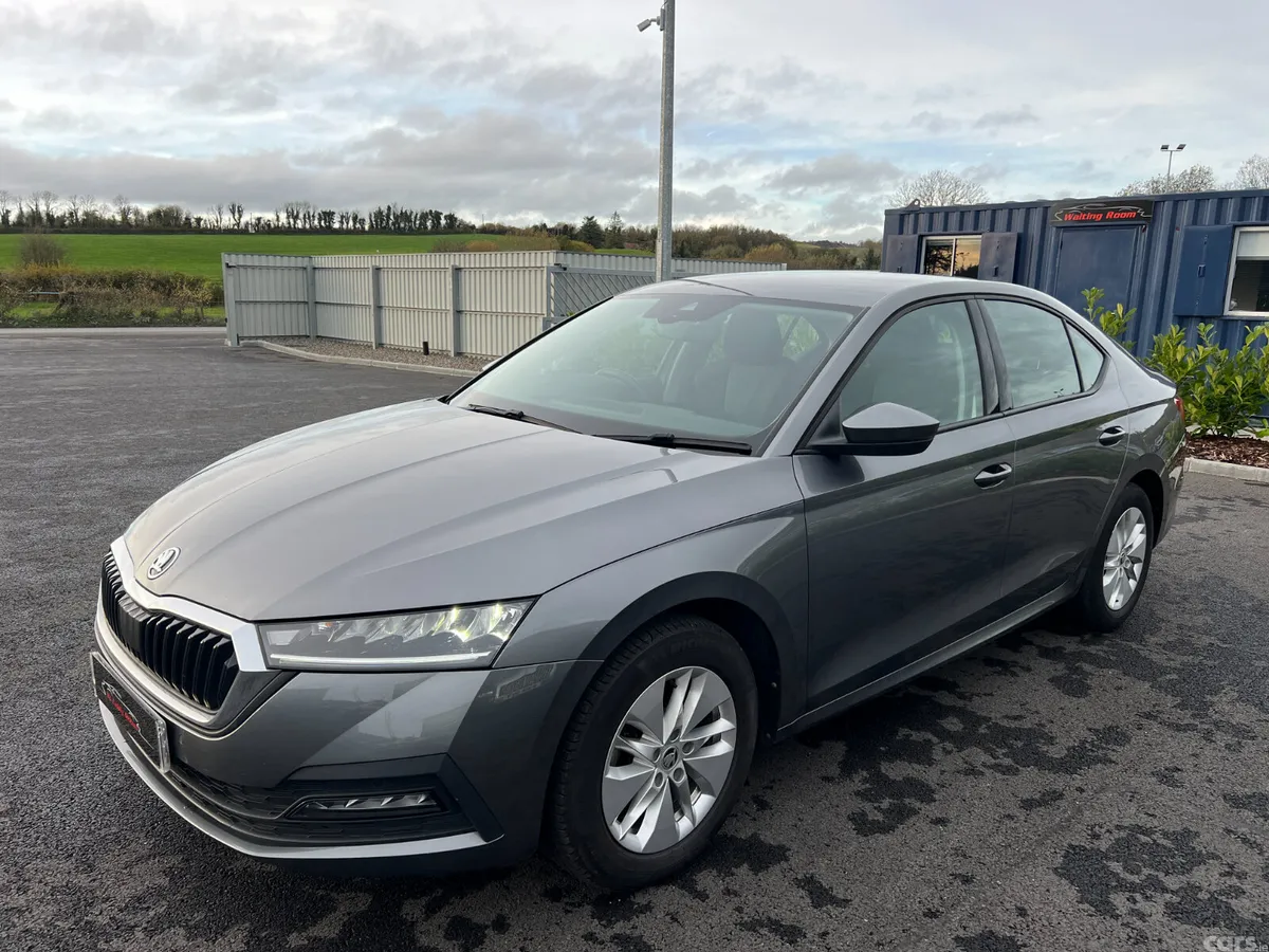 Skoda Octavia Hatchback, Diesel, 2022, Grey