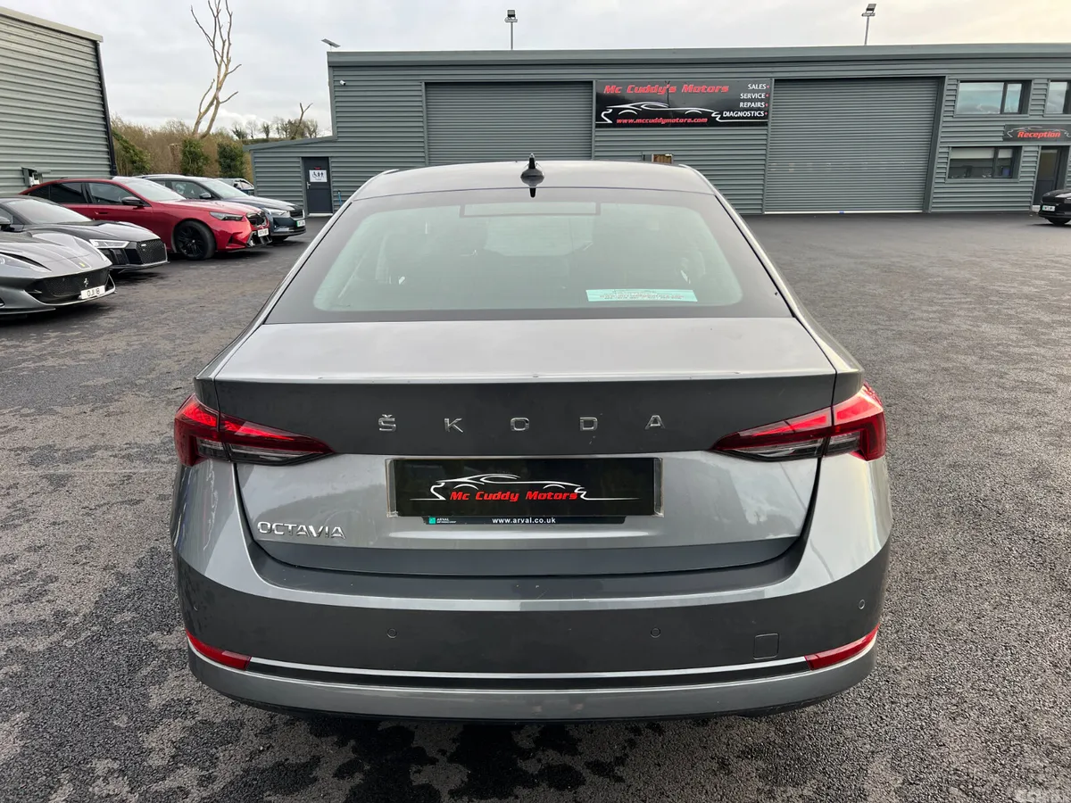 Skoda Octavia Hatchback, Diesel, 2022, Grey