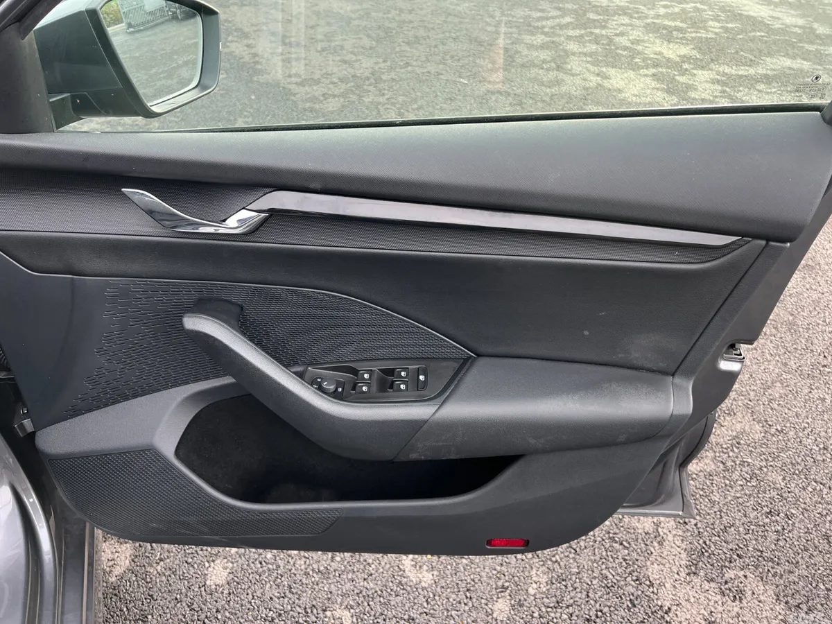 Skoda Octavia Hatchback, Diesel, 2022, Grey